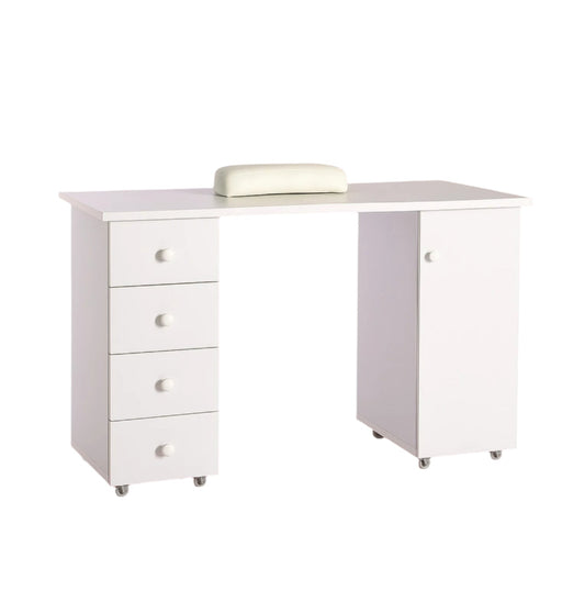 שולחן עץ למניקוריסטית