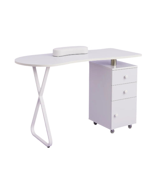 שולחן עץ מעוצב למניקוריסטית